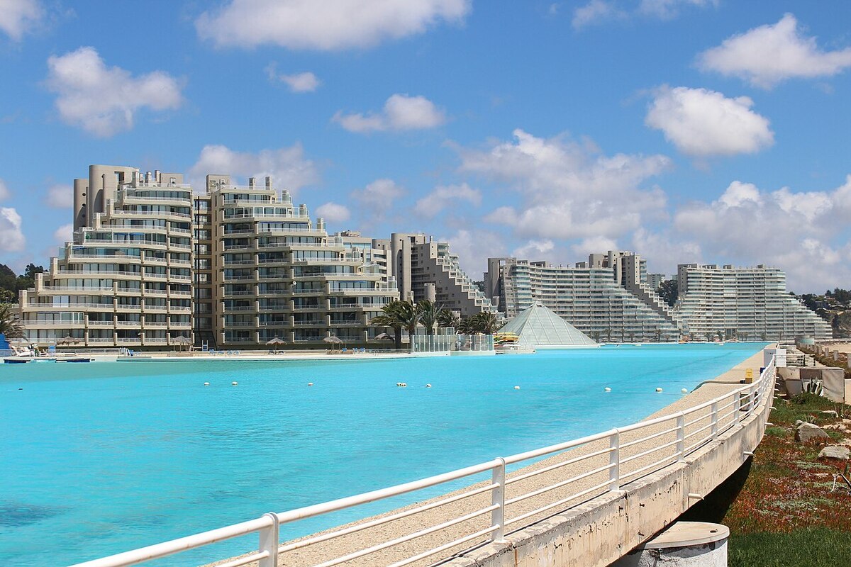 Laguna cristalina de Crystal Lagoons en San Alfonso del Mar, Algarrobo